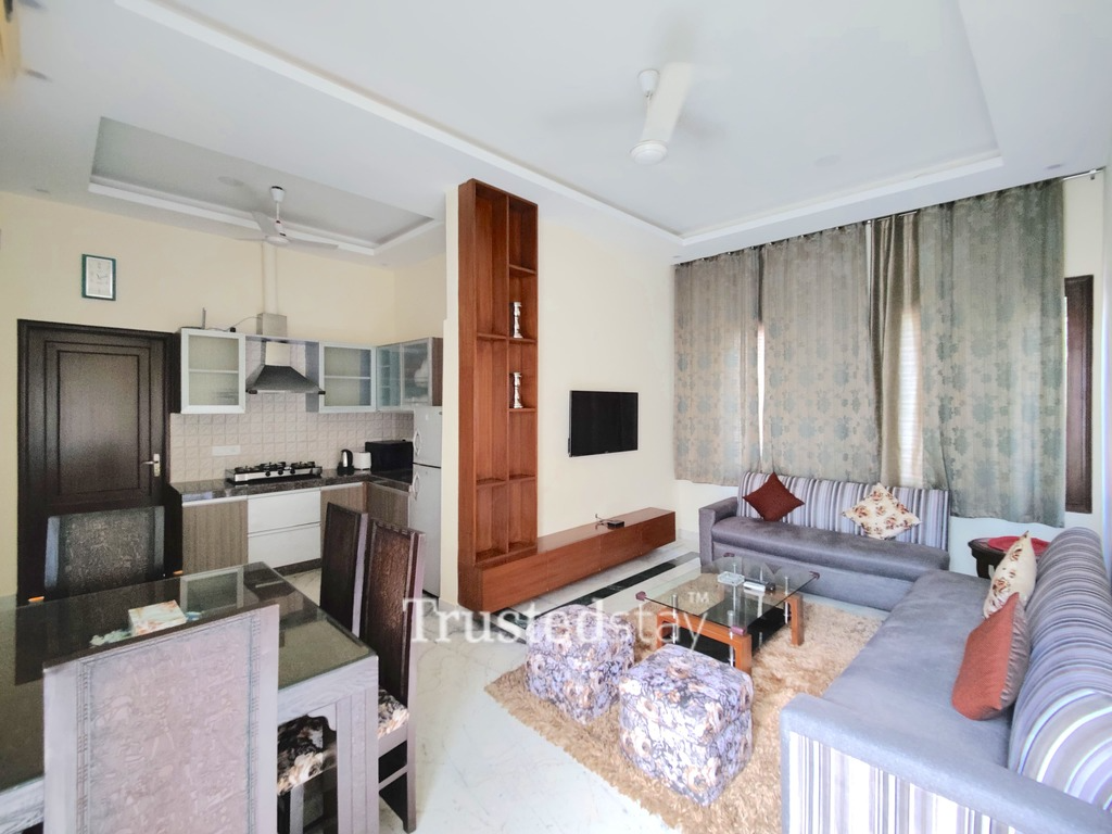 Delhi Service apartment in Safdarjung - Deluxe Bedrom